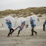 trainingskamp organiseren plannen regelen voetbalteam nederland ameland bubble voetbal strand